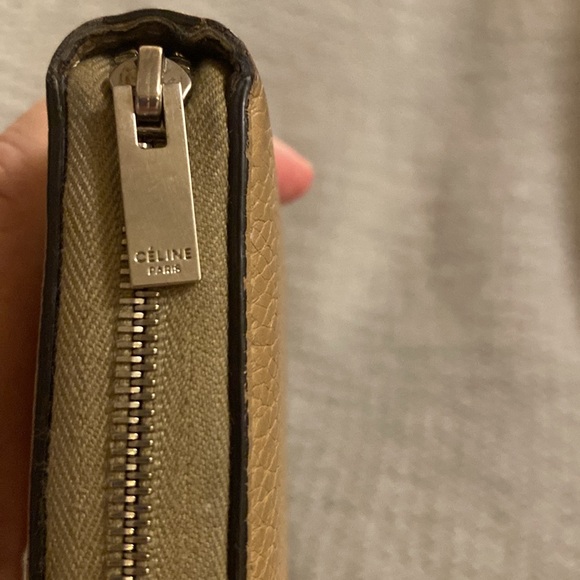 Authentic Celine Long Wallet in Exceptional Condition,No Callouts, made in Paris - Picture 6 of 7